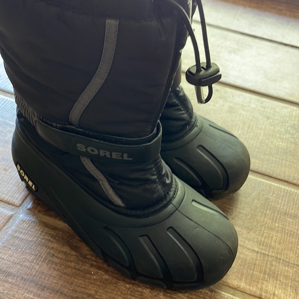 Boys Sorel snow-boots (4)